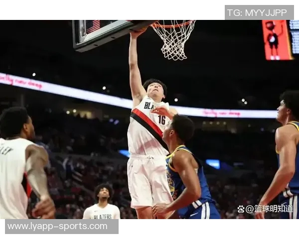 杨瀚森防守表现不佳面对挡拆和波斯特三分显得犹豫不决